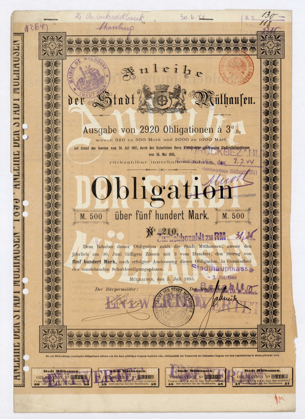 Ein altes deutsches Aktienzertifikat mit einem weißen Hintergrund, das Text und Stempel enthält, die darauf hinweisen, dass es eine Verpflichtung ist.