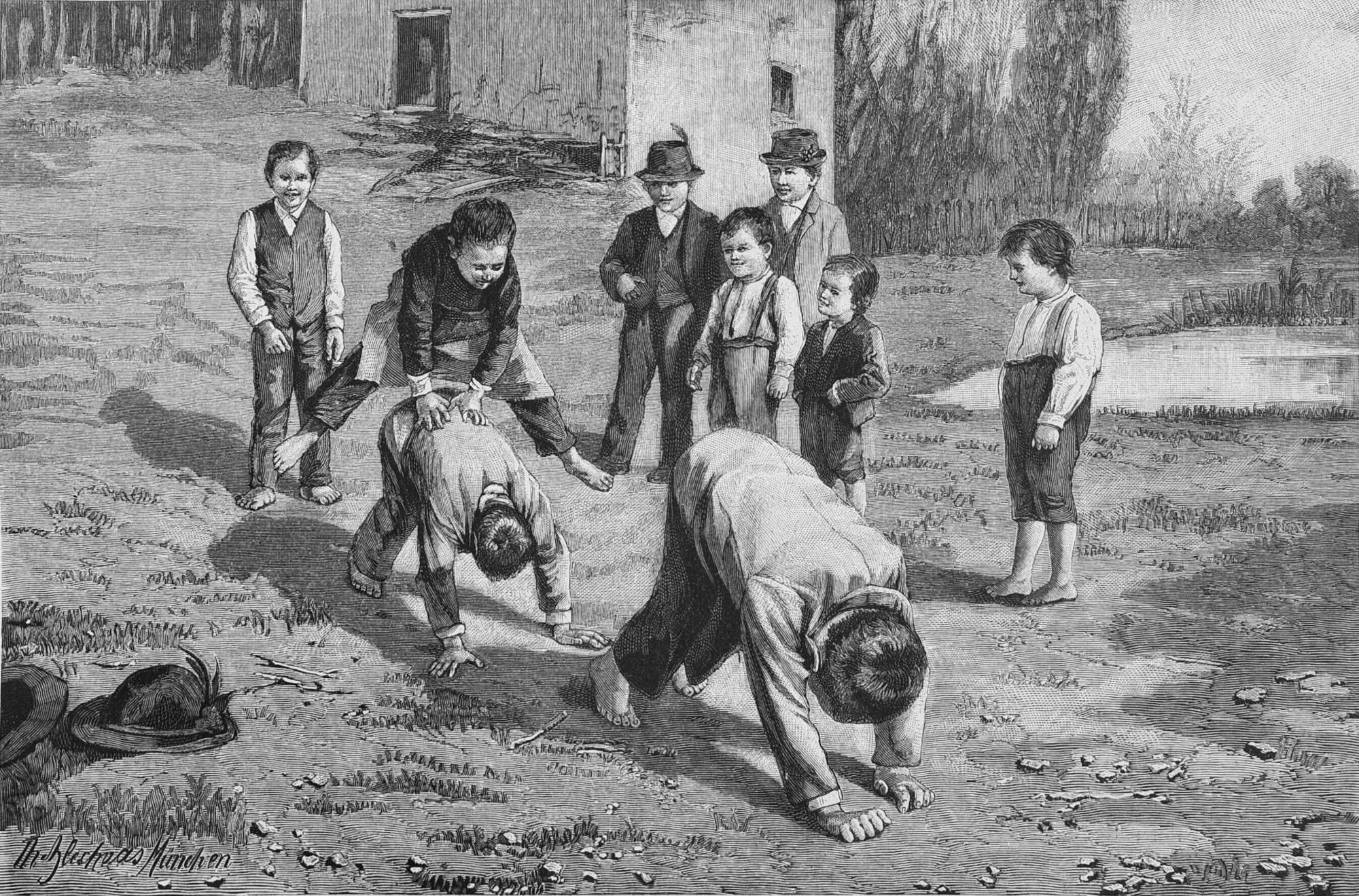 Schwarz-weißes Bild von Kindern, die in einem Feld spielen, mit zwei kämpfenden Jungen in der Mitte und anderen Zuschauern, sowie einem Hut und Text auf der linken Seite.