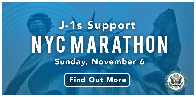 Plakat zum New York City Marathon mit dem Text "j-1s unterstützen NYC Marathon" und dem Logo des Events, geplant für den 6. November.