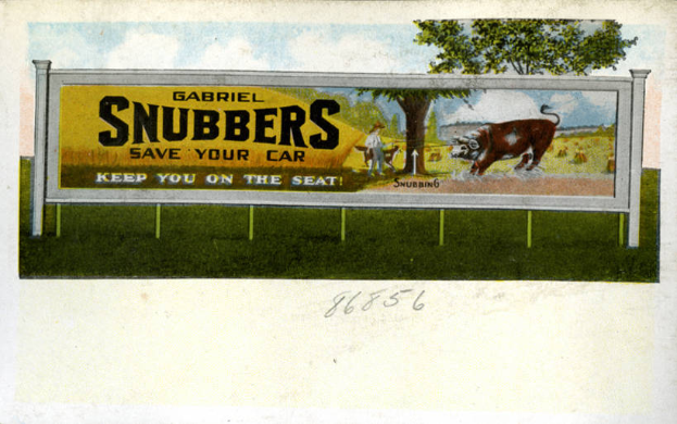 Eine alte Werbung für Gabriel Snubbers mit einer Kuh, einer Person, Bäumen und einem bewölkten Himmel mit dem Text "Gabriel Snubber's Save Your Car" unten.