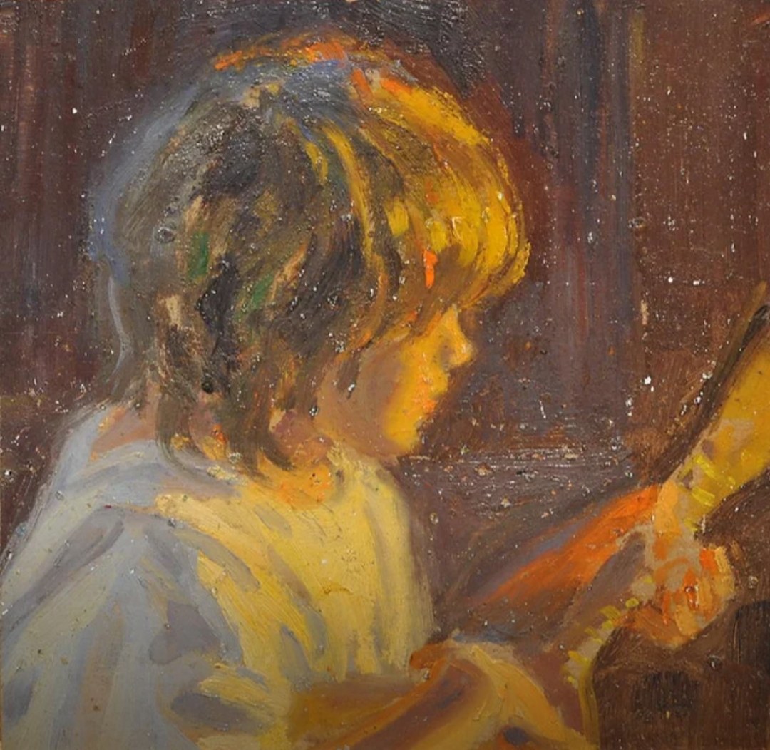 Gemälde eines jungen Jungen in einem weißen Hemd, der eine Gitarre spielt und hoch konzentriert ist.