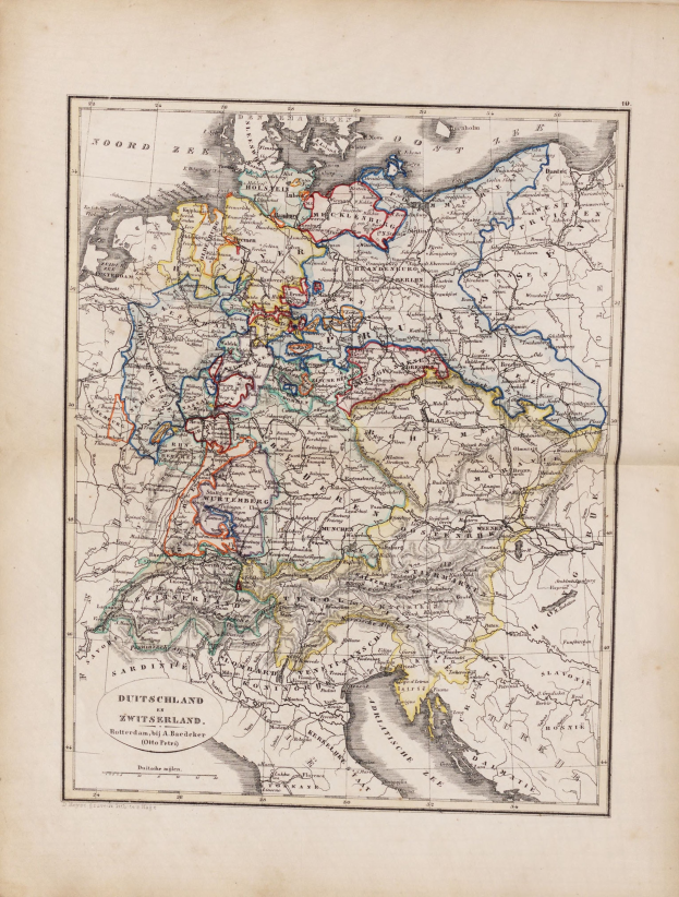 Ein altes Buch mit einer detaillierten Karte von Deutschland und den Provinzen der Niederlande, mit Städten, Dörfern und geografischen Merkmalen beschriftet.