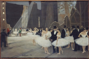 Ein Bild mit dem Titel "Tanz an der Oper" von Jean Beraud aus dem Jahr 1889, das eine Gruppe von Tänzern in weißen Tutus und Hüten auf einer Bühne zeigt, die von Lichtern beleuchtet und gerahmt ist.