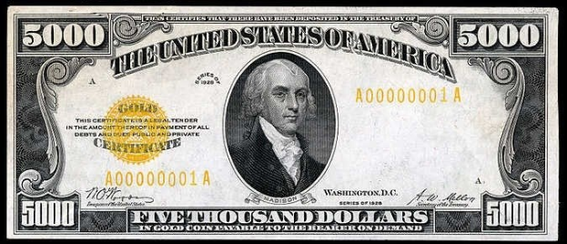 Ein schwarzer Hintergrund US-amerikanischer Fünfausenddollarnote mit einem Porträt von George Washington und fetter Schrift, die "United States" und "Five Thousand Dollars" liest.