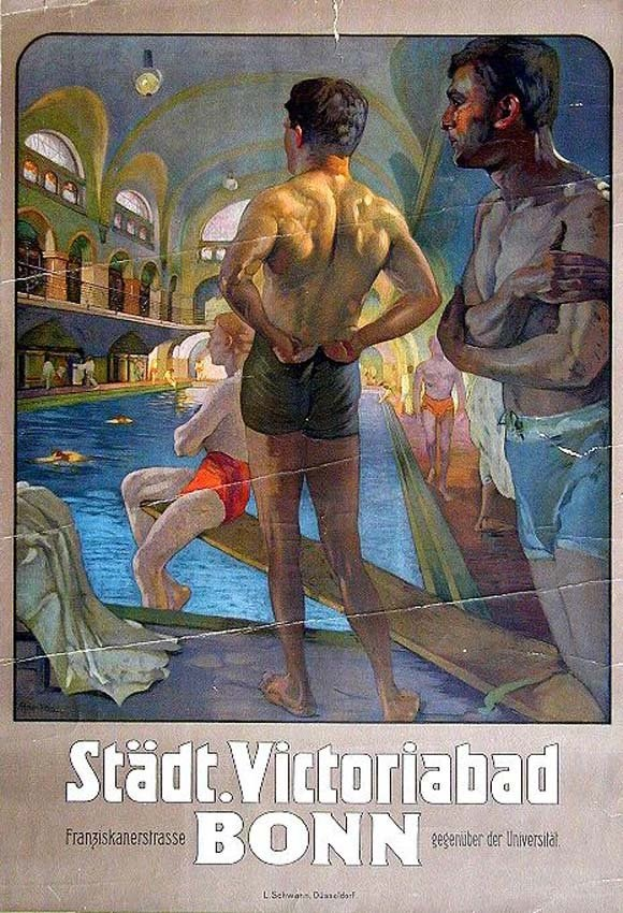 Plakat, das einen Swimmingpool mit zwei Männern in Badeanzügen zeigt, wobei einer ins Wasser springt, unter einem hellblauen Himmel mit weißen Wolken und umgeben von grünen Bäumen.