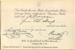 Ein altes Dokument mit Handschrift, das ein von der deutschen Regierung ausgestelltes Zertifikat zeigt, mit Text und einem Logo oben.