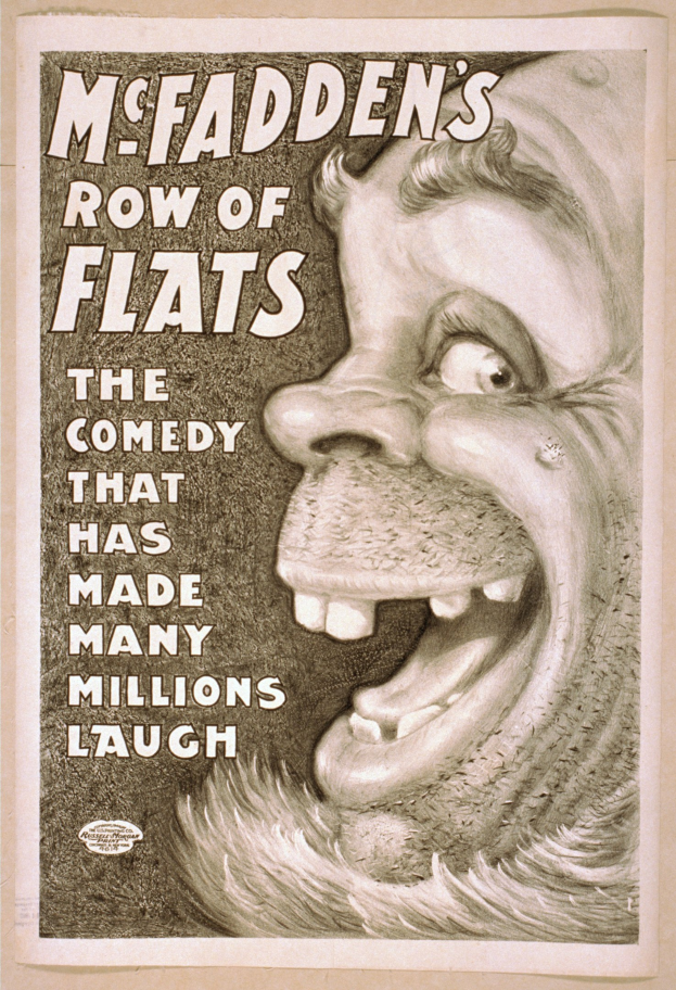 Plakat einer lachenden Person mit wilden Haaren, weit aufgerissenen Augen und einem breiten Grinsen, vor einem hellgelben Hintergrund mit dem Text "McFadden's Row of Flats: Die Komödie, die viele Millionen zum Lachen gebracht hat."