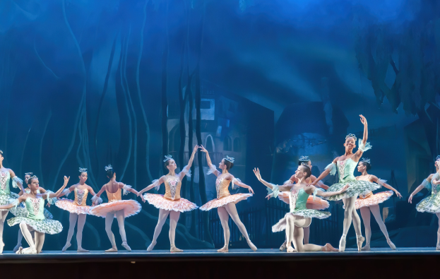 "Theater des Estrada-Liedes" des Zentrums für Ästhetische Erziehung von Kindern der Region Nizhny Novgorod wird vor der Vorstellung des "Nussknackers" im Nizhny Novgorod TYUZ am 1. Juni auftreten