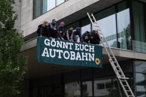 AOK-Mitarbeiter streiken für höhere Löhne