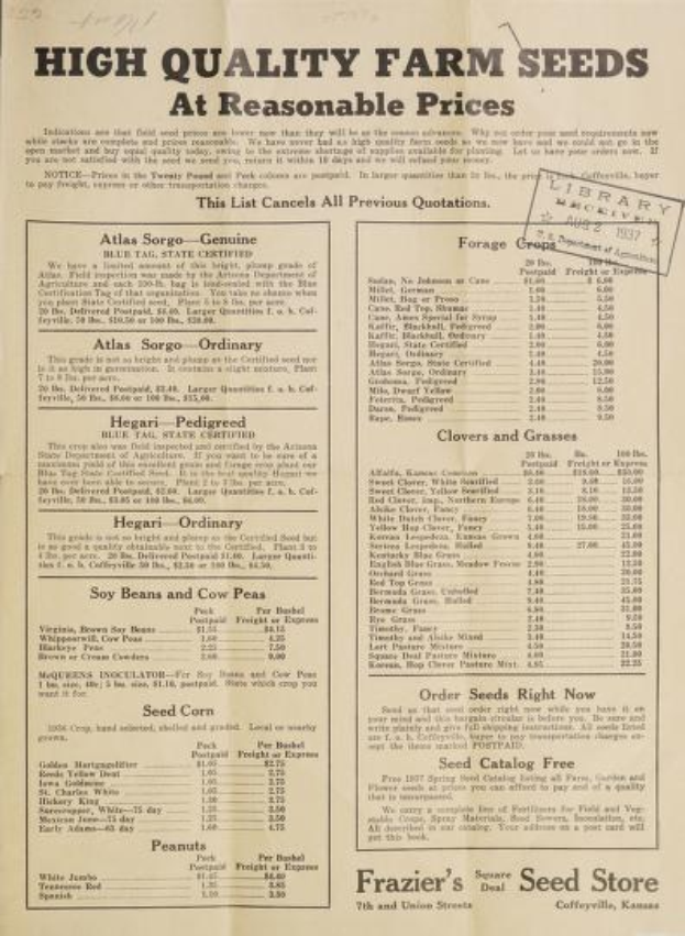 Ein Schwarz-Weiß-Foto eines alten Buches mit einer Liste von hochwertigen Farm-Saatgut mit Preisen von Frazier's Seed Store in Coffeyville, Kansas, datiert auf 1927.