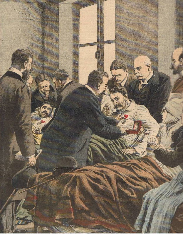 Eine Gruppe von Menschen, darunter ein Arzt in einem weißen Kittel mit Stethoskop, versammelt sich um einen Mann auf einem Bett in einem Raum mit einer Wand und einem Fenster im Hintergrund; Text unten lautet "KÜNSTLER'S Tod in Paris".