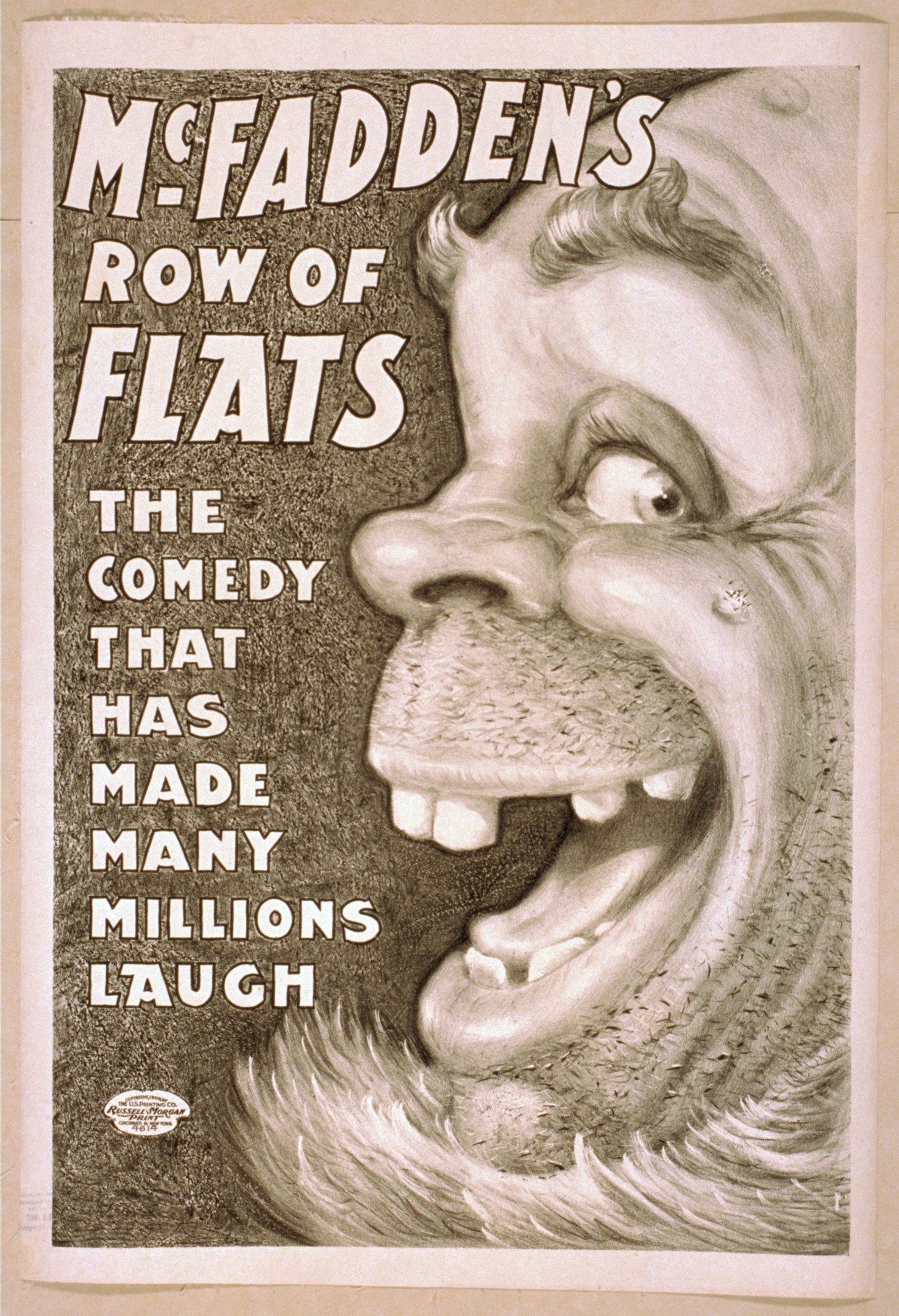 Plakat einer Person mit wilden Haaren und einem breiten, zahnreichen Grinsen vor einem hellgelben Hintergrund, mit der Aufschrift "McFadden's Row of Flats: Die Comedy, die viele zum Lachen gebracht hat."